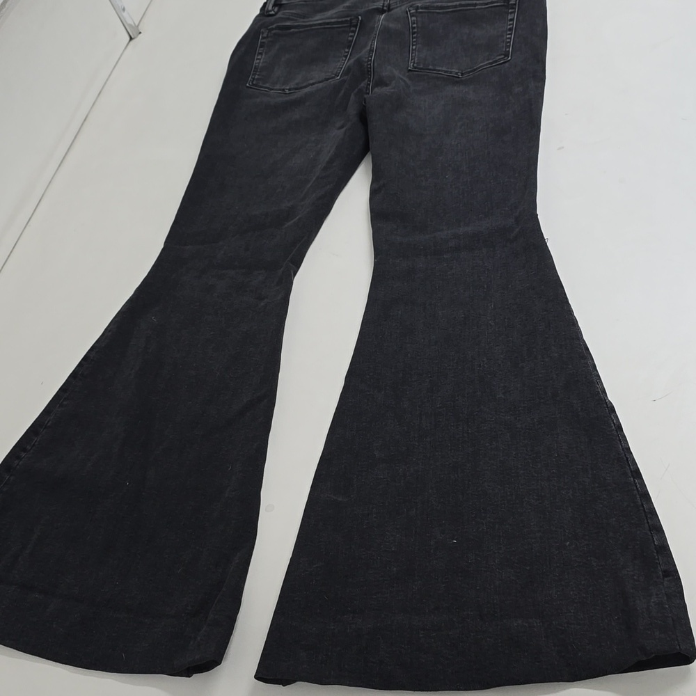 Good American Good Flare Jeans, Black - Picture 10 of 12